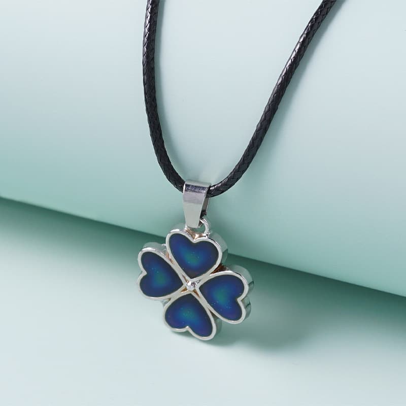 Temperature Changing Clover Necklace for Girls, Sweet Heart Pendant Lockbone Chain