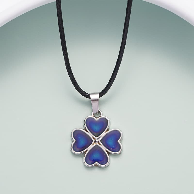 Temperature Changing Clover Necklace for Girls, Sweet Heart Pendant Lockbone Chain