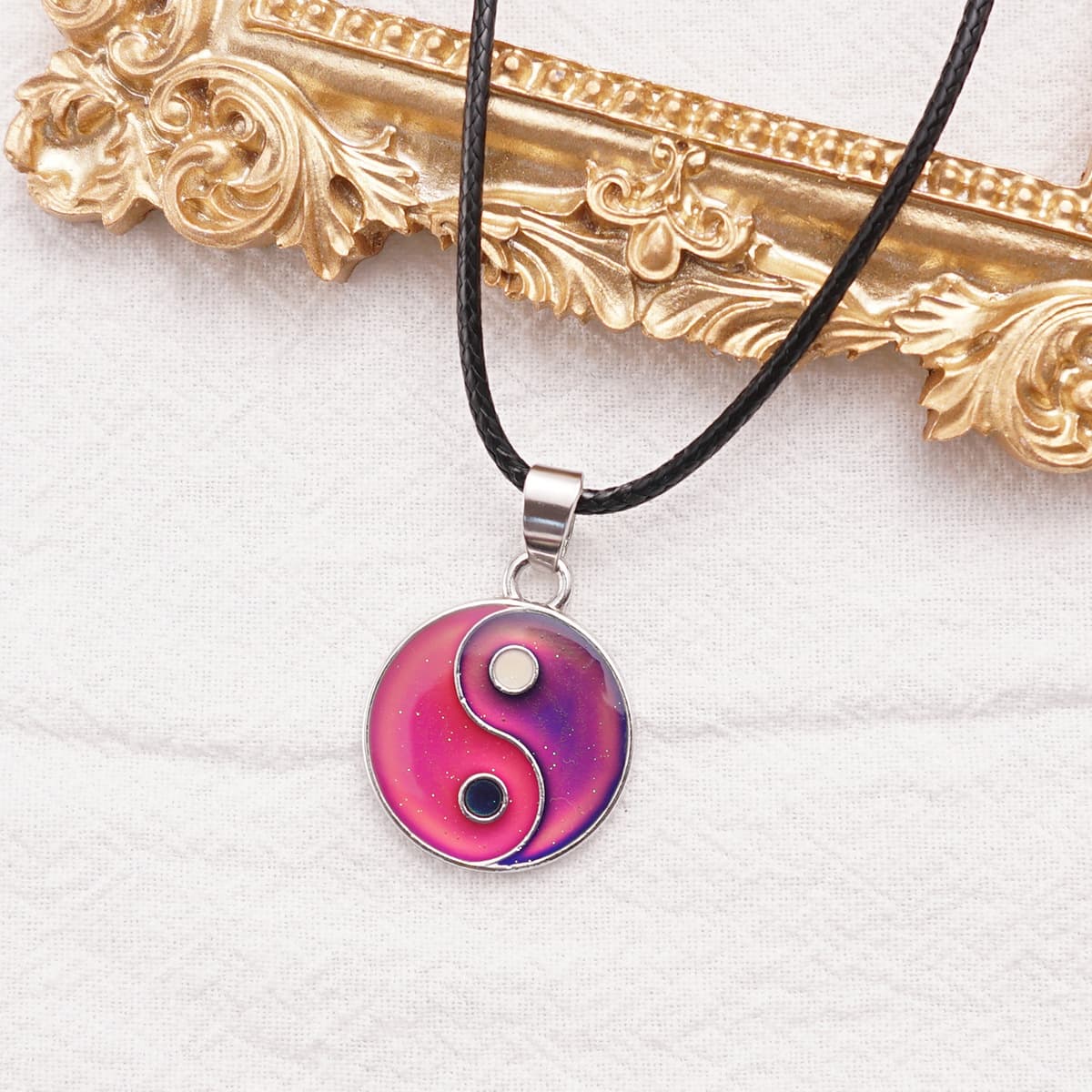 Temperature Changing Yin Yang Necklace - Couples Fashion Statement