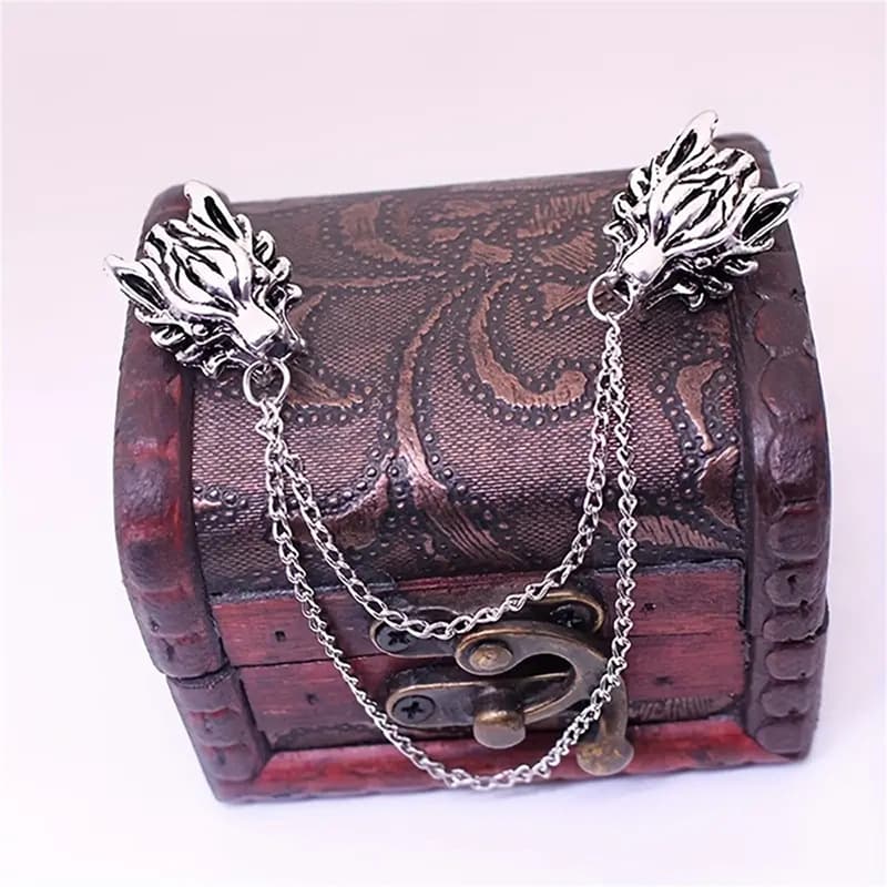 Vintage Wolf Head Chain Pin - Stylish Layered Brooch for Jackets & Hats