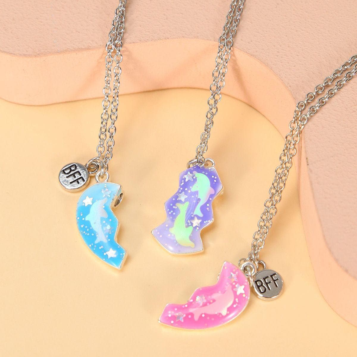 Best Friends Magnetic Necklaces - Matching Heart Pendant Set for Girls